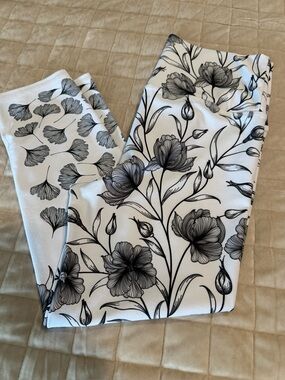 Black & White Floral Leggings